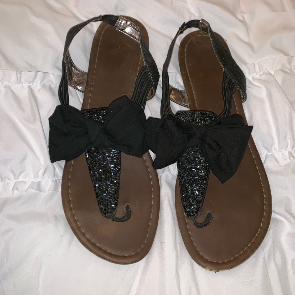 Black sandals, sparkly with bow